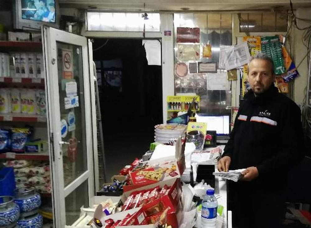 Gizemli hayırsever 4 bakkaldaki onlarca kişinin borcunu kapattı 
