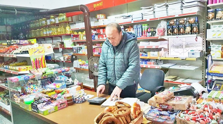 Gizemli hayırsever bakkal borçlarını ödedi: Allah onlara daha çok versin