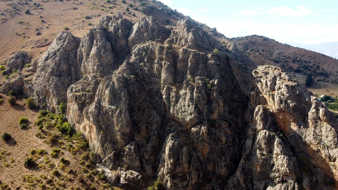 Gizemli kale büyülüyor! Game of Thrones sahnesi gibi