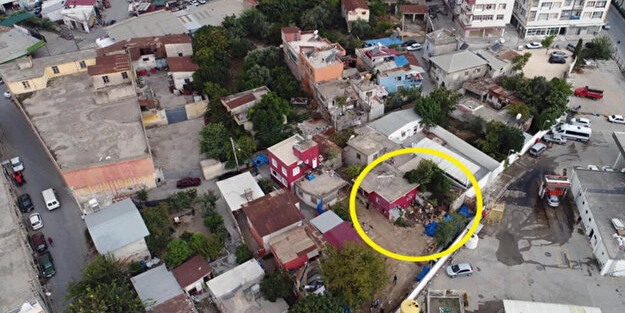 Gizemli kazı yapılan ev ile ilgili Haluk Özdil'den tüyler ürperten açıklama: 2 siyahi heykel nöbet tutuyordu