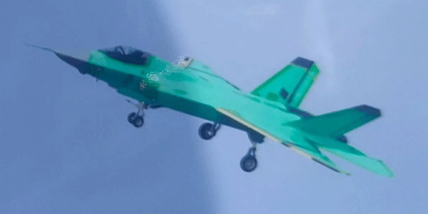 Gizemli uçak yüzünü gösterdi! Dikkat çeken ayrıntı