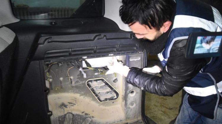 Gizli bölmeye bakın ne saklamış!