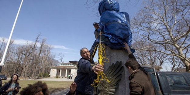Gizlice dikildi! Sabah parka gelenler şok oldu