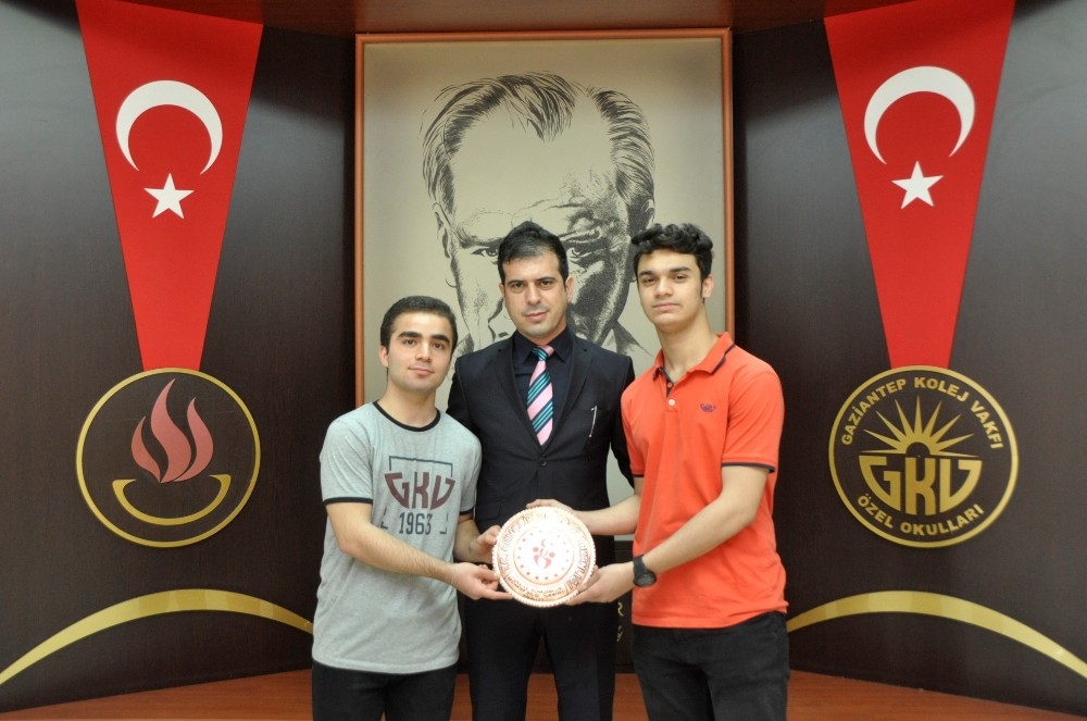 GKV münazara takımı finalde 