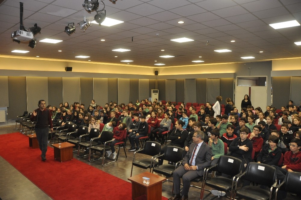 GKV’de “25 Aralık Bir Kahramanlık Destanı” konulu konferans 