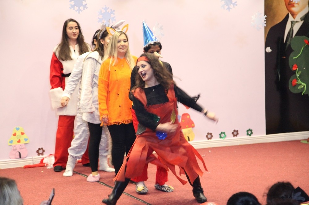 GKV’li öğretmenler yazıp sahneledi, öğrenciler eğlendi 