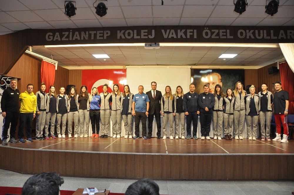 GKV’liler Merinos’un şampiyon bayan voleybol takımını ağırladı 