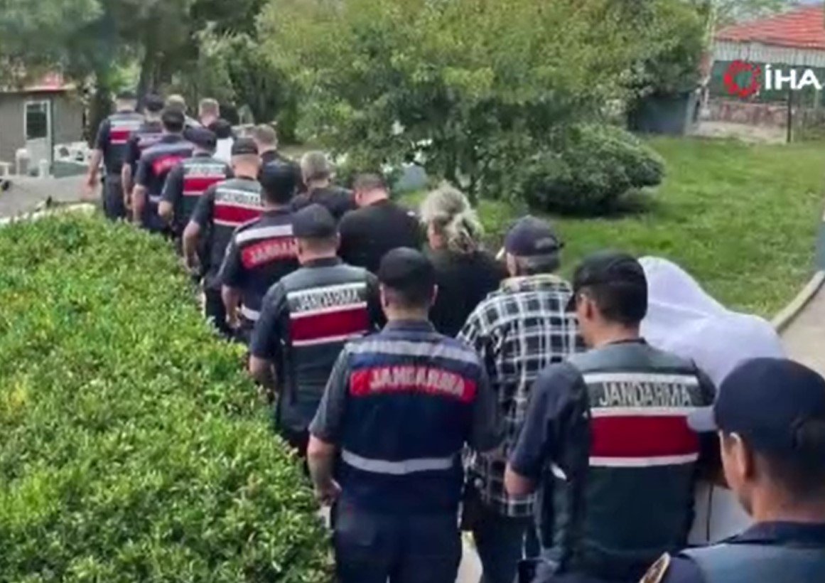 Göçmen kaçakçılarına büyük darbe! 4 ilde dev operasyon