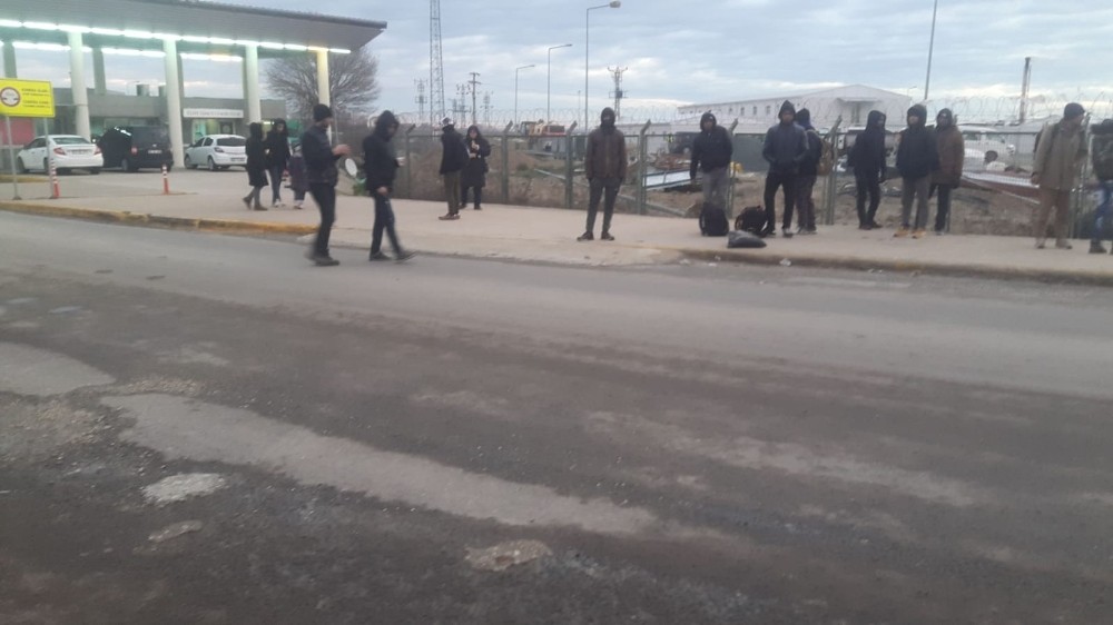 Göçmenlerden sınır kapısında hareketlilik 
