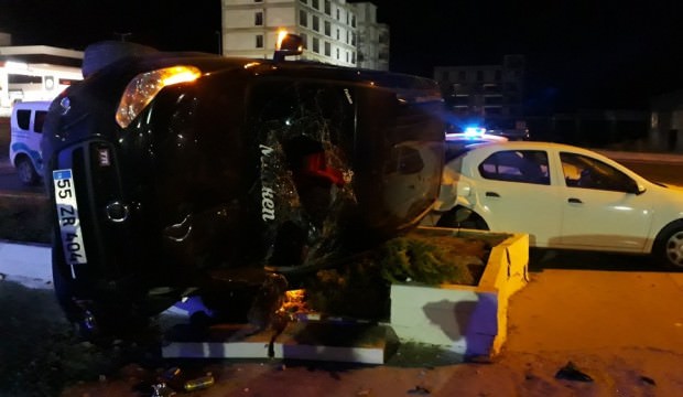Göçmenleri taşıyan araç kaza yaptı: 14 kişi yaralı