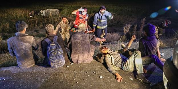 Göçmenleri taşıyan araç kaza yaptı!