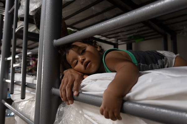 Göçmenlerin bekleyişi sürüyor