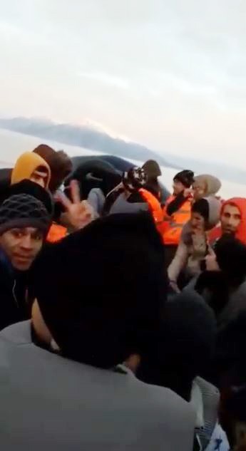 Göçmenlerin Kuzey Ege’deki umuda yolculukları amatör kamera tarafından görüntülendi 