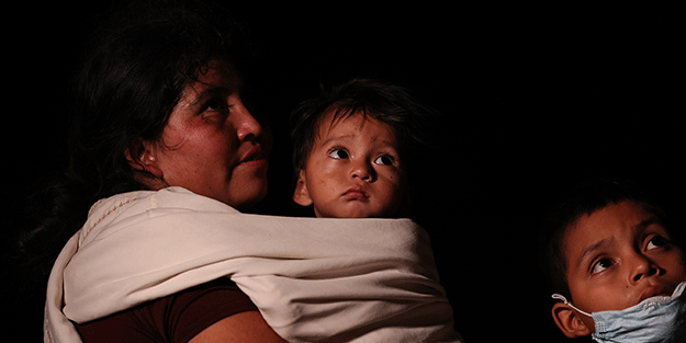 Göçmenlerin Meksika sınırından ABD'ye geçişi devam ediyor