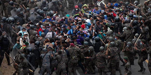 Göçmenlerle Guatemala ordusu çatıştı