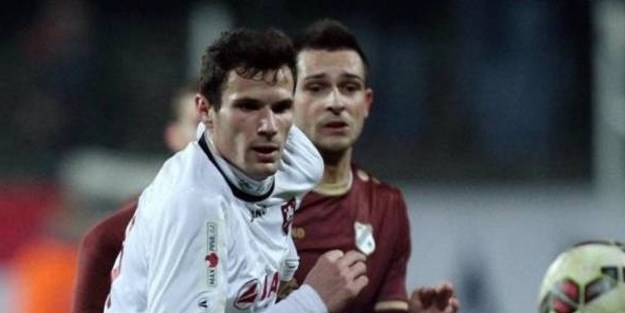 Göğsüne top gelen futbolcu hayatını kaybetti-