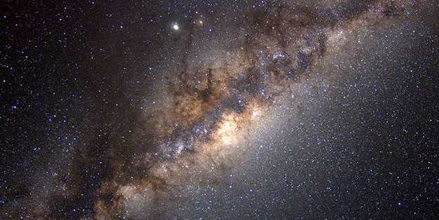 Gök bilimciler süper kütleli kara delik keşfetti