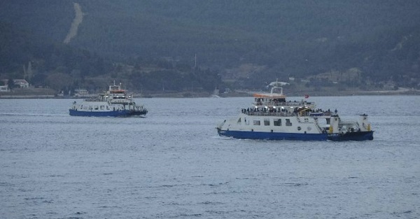 Gökçeada feribot seferlerine fırtına engeli