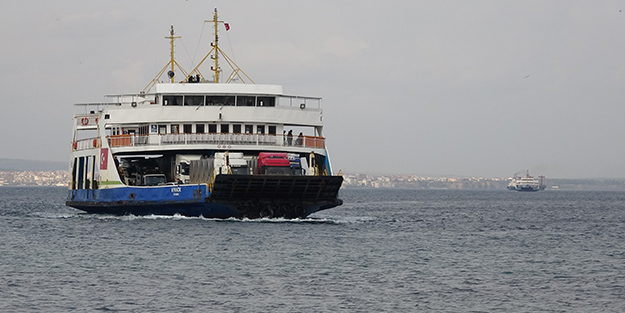 Feribot seferlerine 2 gün fırtına engeli