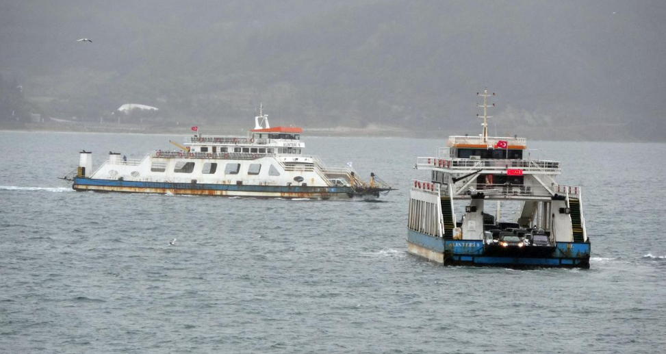Gökçeada ve Bozcaada'ya fırtına engeli: Tüm seferler iptal edildi