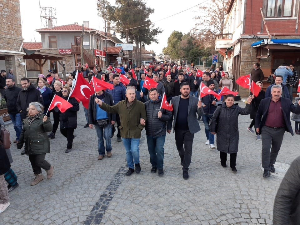 Gökçeada’da İdlib şehitleri için bayrak yürüyüşü 
