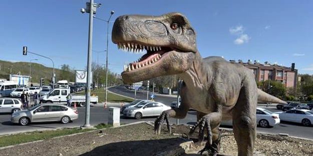 Gökçek döneminde dikilen dinozorlar Trabzon’a gönderildi!
