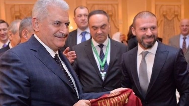 Gökdeniz'den Başbakan Yıldırım'a forma hediyesi!