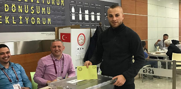 Gökhan Töre sandık başında! İşte verdiği oy