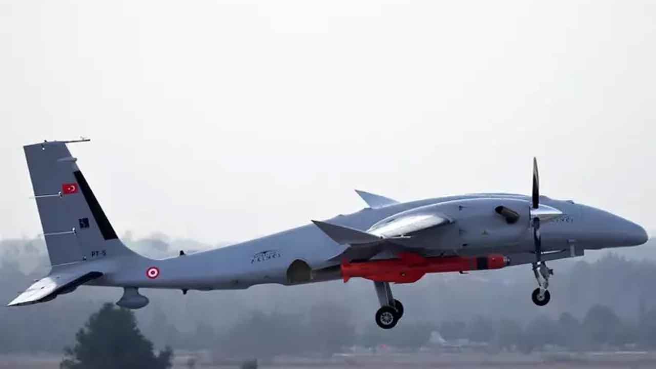 Göklerin hakimi Bayraktar AKINCI durdurulamıyor! Milli TİHA Karadeniz üzerinde hedefi tam isabetle imha etti!