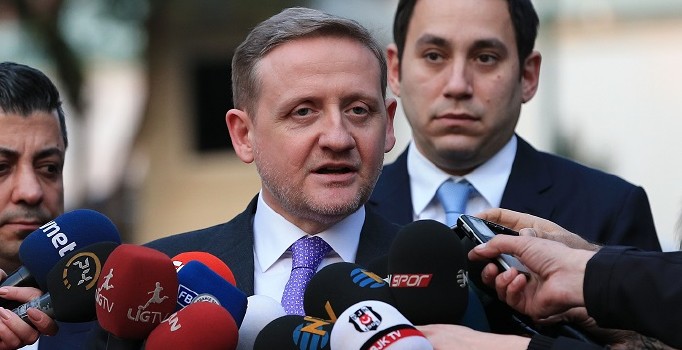 Göksel Gümüşdağ kulüplerin lig maçlarına 'Teröre Hayır' pankartıyla çıkacaklarını duyurdu