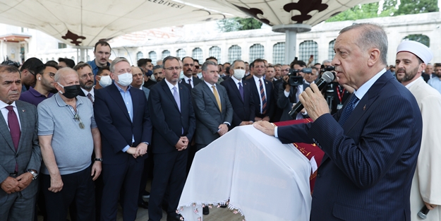 Göksel Gümüşdağ'ın annesi son yolculuğuna uğurlandı