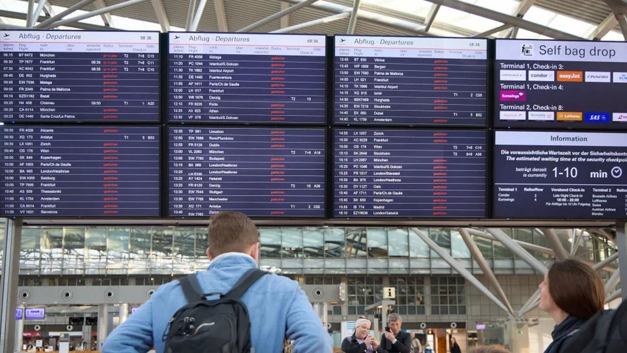 Gökyüzü kuşlara kaldı! Alman havalimanında hayat durdu