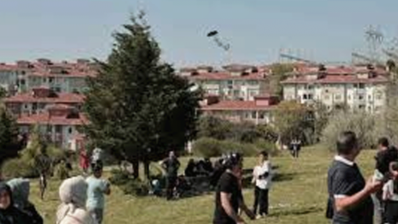 Gökyüzü renklere boyandı! Arnavutköy’de yüzlerce uçurtma aynı anda havalandı