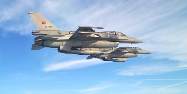 Gökyüzünde buluştular!