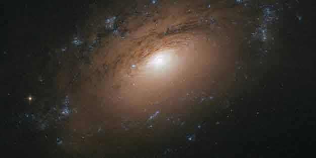 Bilim insanları gökyüzünde 20 dakika arayla yanıp sönen yeni bir ışın türü keşfetti