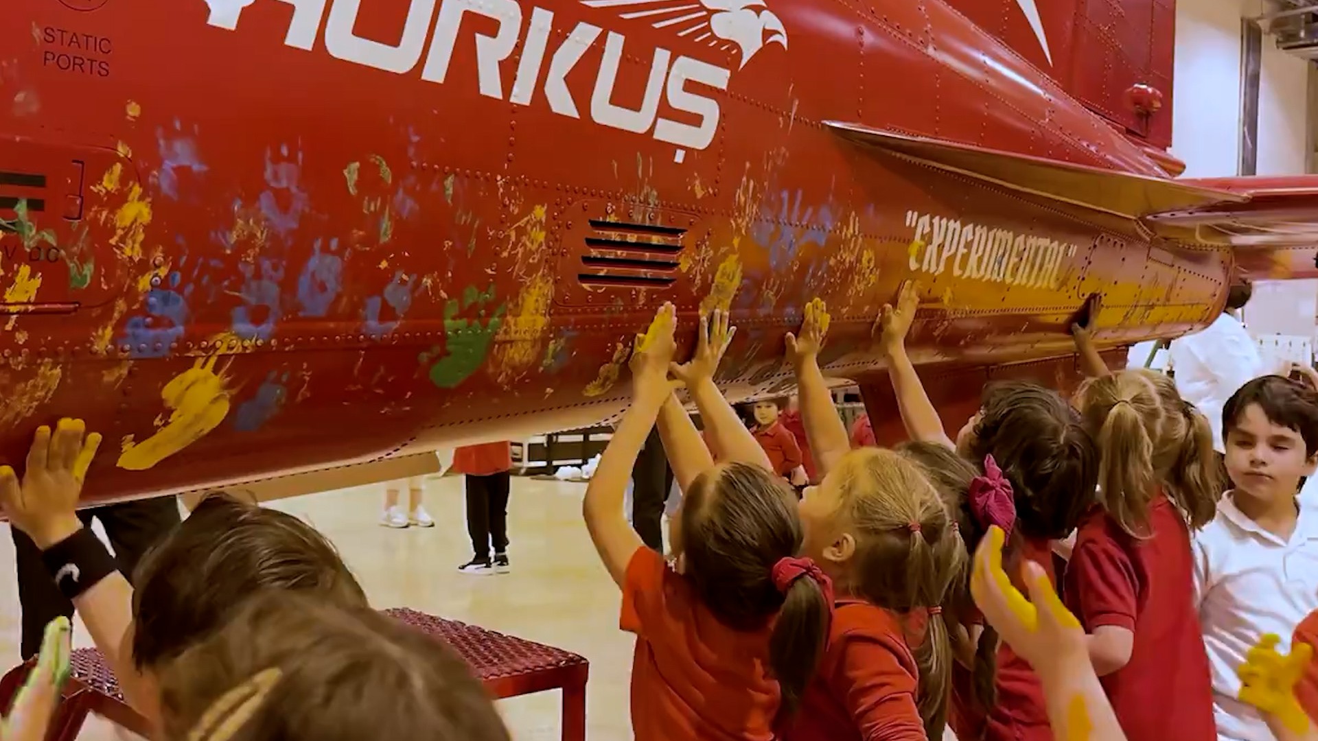 Gökyüzünü boyuyoruz! HÜRKUŞ çocuklar ile buluştu ortaya harika görüntüler çıktı