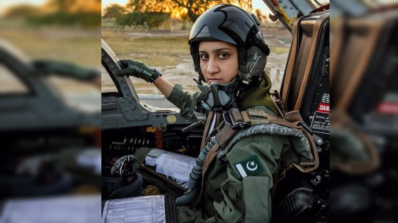 Gökyüzünün Asena'sı: Pakistanlı Kadın Pilot Ayesha, Hindistan'ın Rafale Jetini Düşürdü!