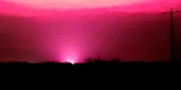 Gökyüzünün rengi değişti! Herkes 'Bu kıyamet alameti' diyerek paniğe kapıldı