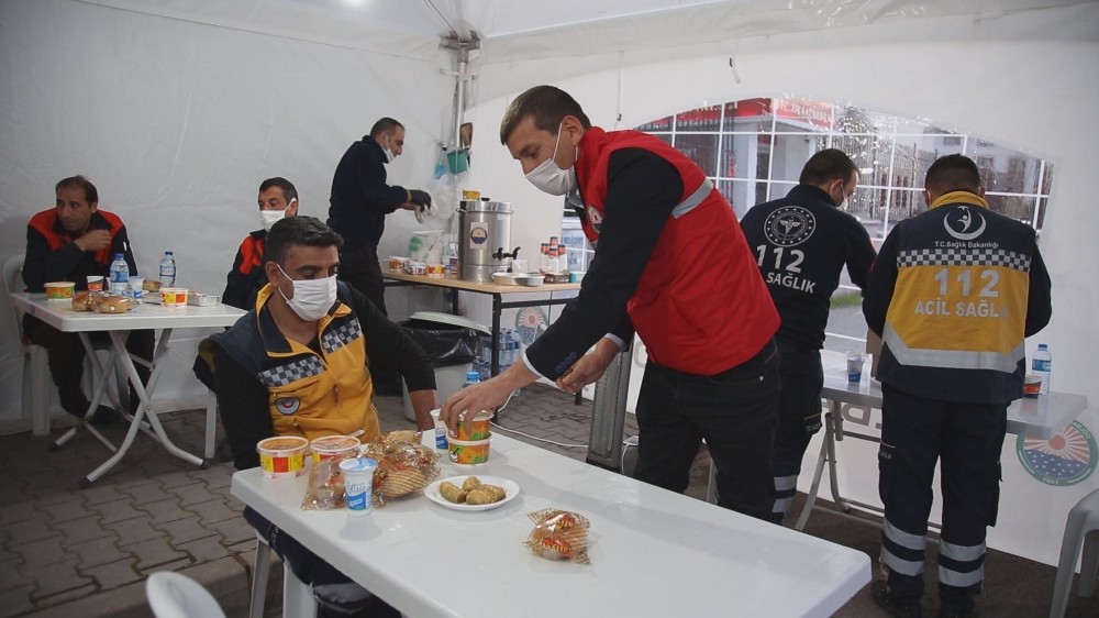 Gölbaşı Belediyesi Ekipleri KYK görevlileri ile iftarda buluştu 