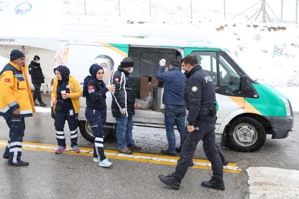 Gölbaşı Belediyesi koronayla mücadelede tedbiri elden bırakmıyor 