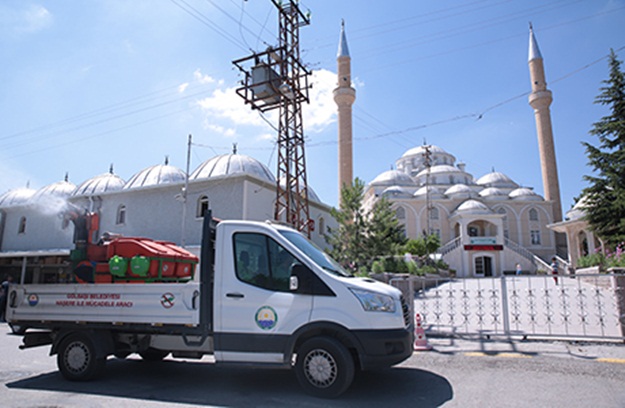 Gölbaşı Belediyesi’nden ilaçlama mesaisi