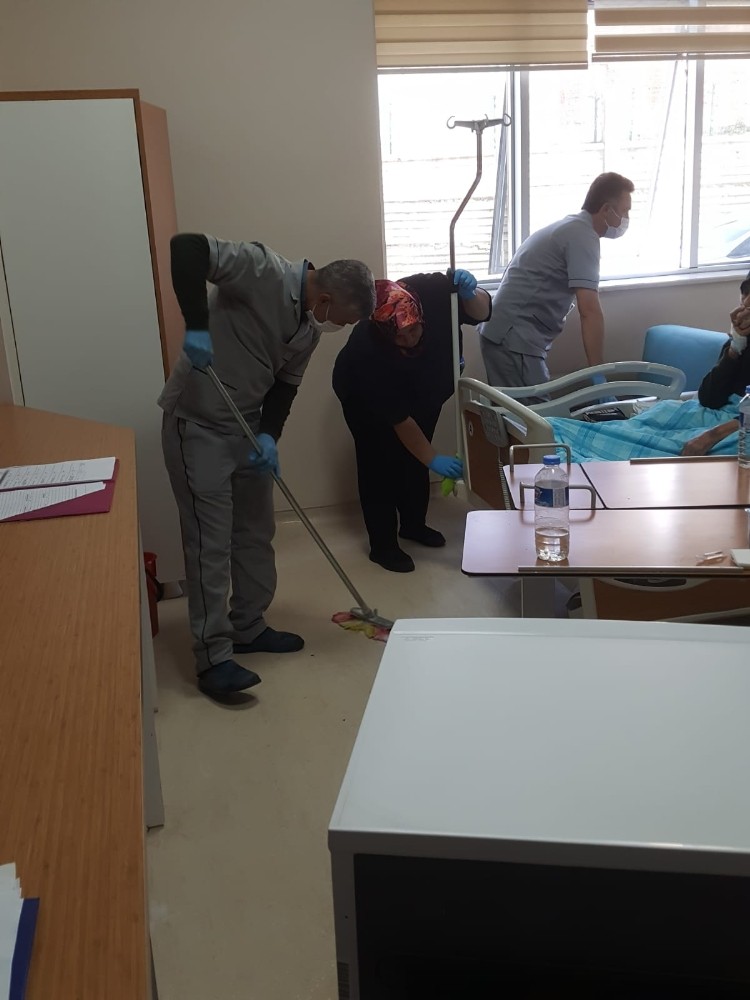 Gölbaşı Devlet Hastanesi dezenfekte edildi 