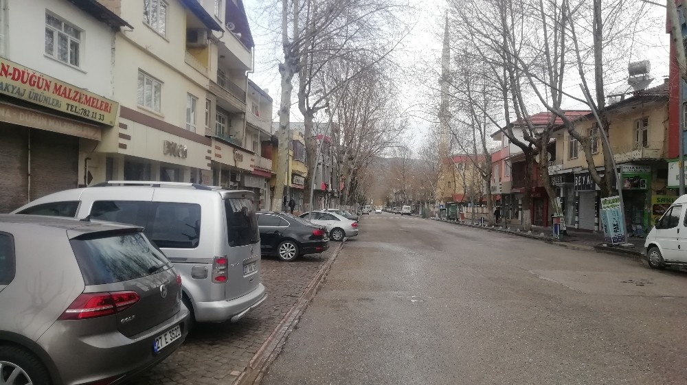Gölbaşı ilçesinde cadde ve sokaklar boşaldı 