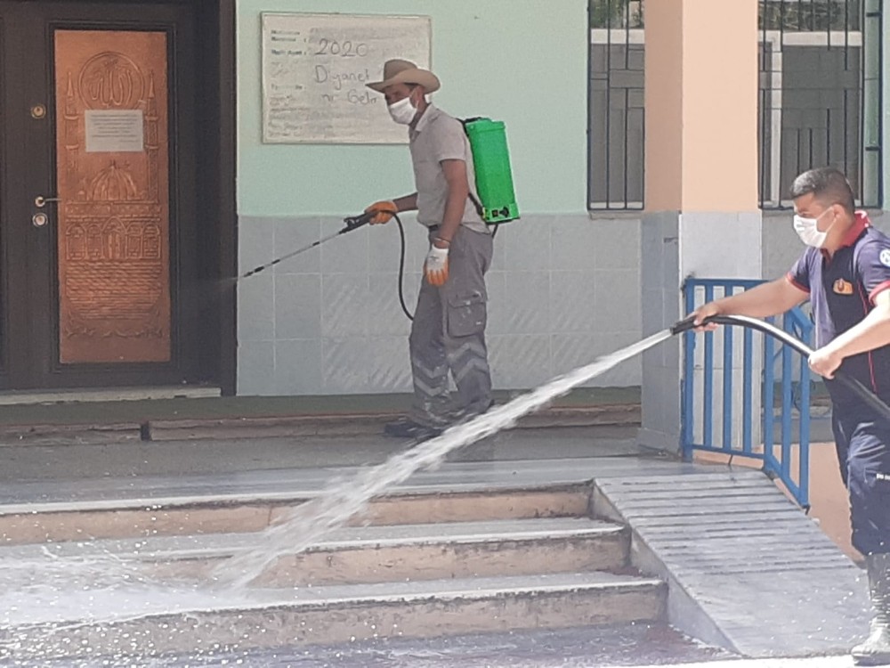 Gölbaşı ilçesinde camiler dezenfekte edildi 