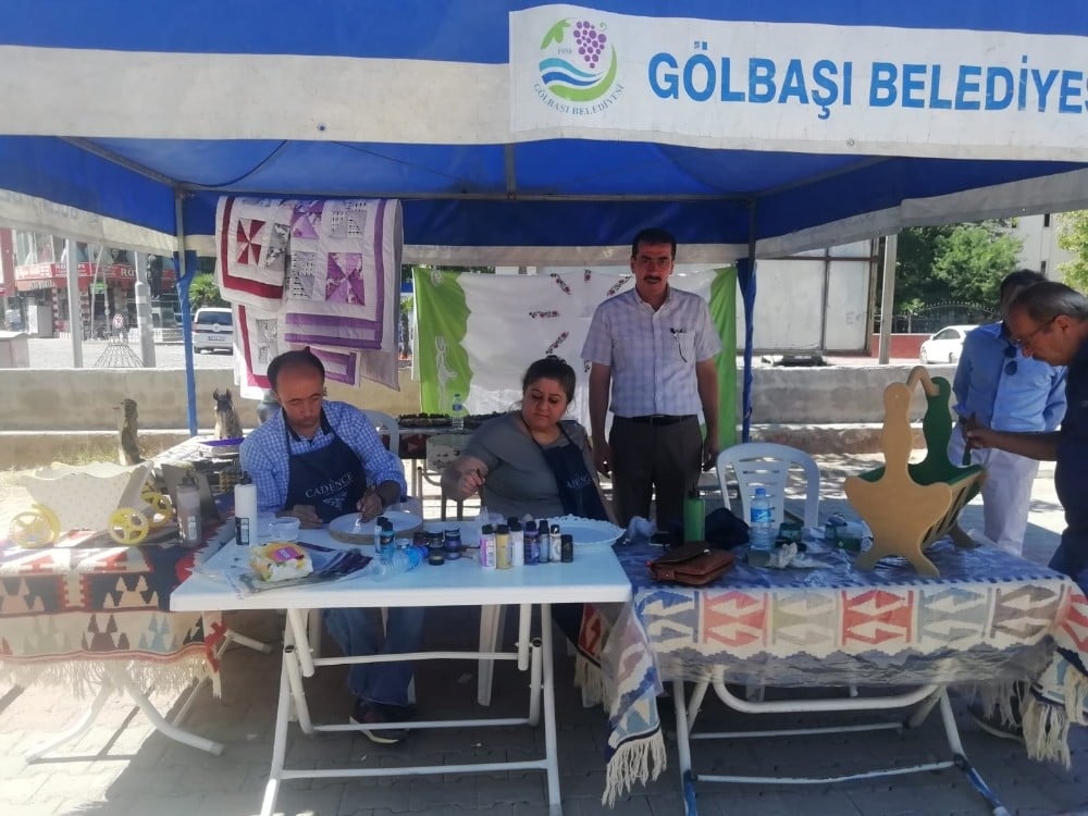 Gölbaşı ilçesinde halk eğitim merkezi tanıtım standı açtı 