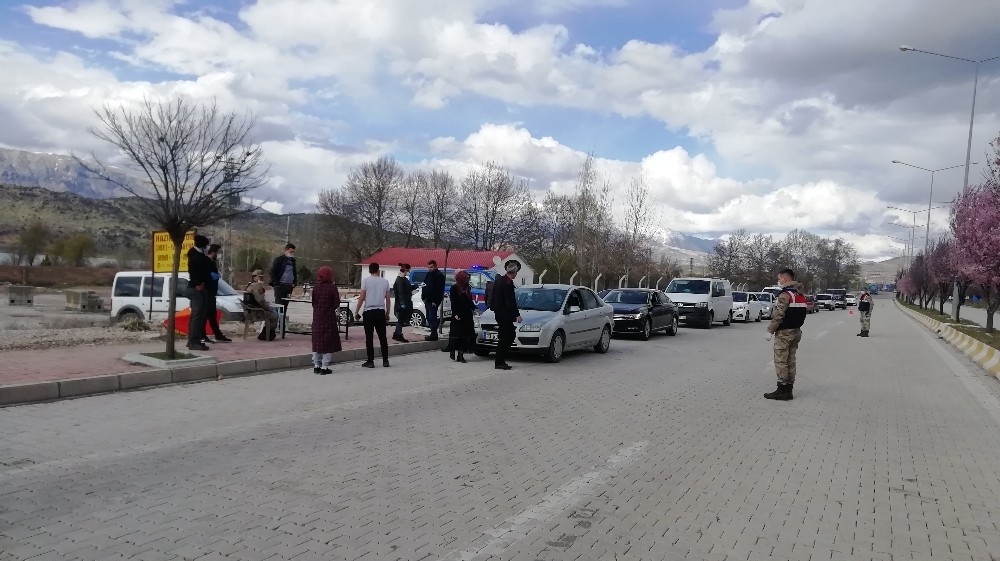 Gölbaşı ilçesinde korona virüs kontrol noktası oluşturuldu 