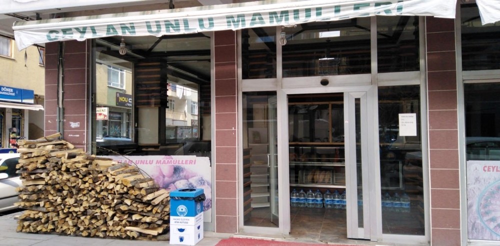 Gölbaşı’nda maske ve eldiven için özel atık kutusu 