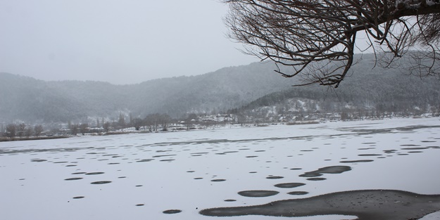 Gölcük Gölü buz tuttu