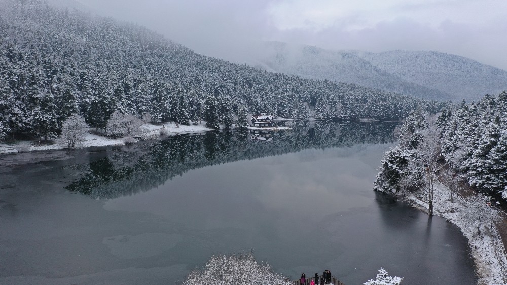 Gölcük Tabiat Parkı beyaza büründü 