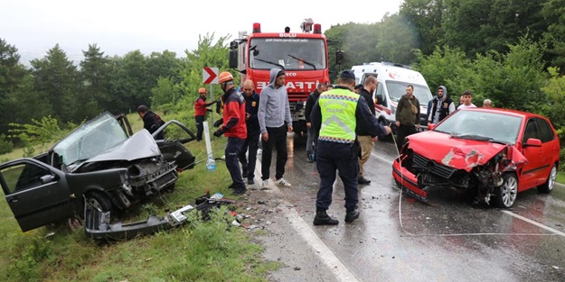 Gölcük Tabiat Parkı yolunda kaza: Yaralılar var